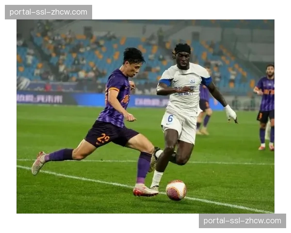 中超-孔帕尼奥头槌绝杀,津门虎2-1客场逆转战胜沧州雄狮 中超-孔帕尼奥头槌绝杀,津门虎2-1客场逆转战胜沧州雄狮