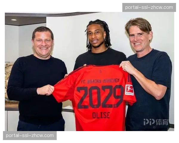 暖心一幕：水晶宫小将奥利斯进球后，将祝福献给看台患病球迷